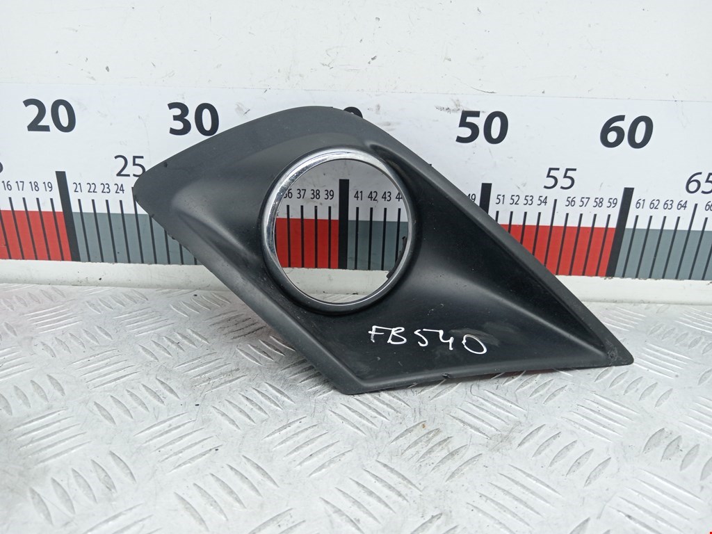 Решетка (заглушка) в бампер левая Peugeot 207 (2006-2014)