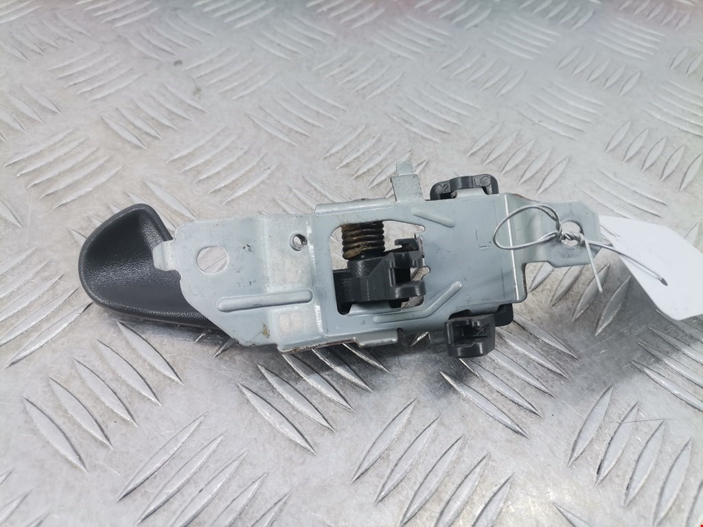 Ручка дверная передняя внутренняя левая MITSUBISHI Pajero Sport 1998-2008