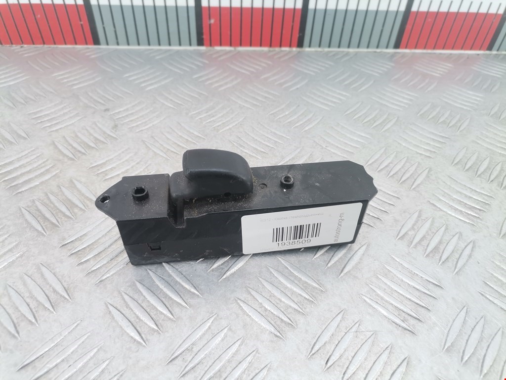 Кнопка стеклоподъемника Mitsubishi Pajero Sport 1 (1998-2008)