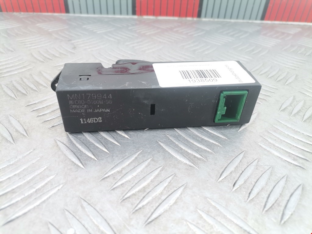 Кнопка стеклоподъемника MITSUBISHI Pajero Sport 1998-2008