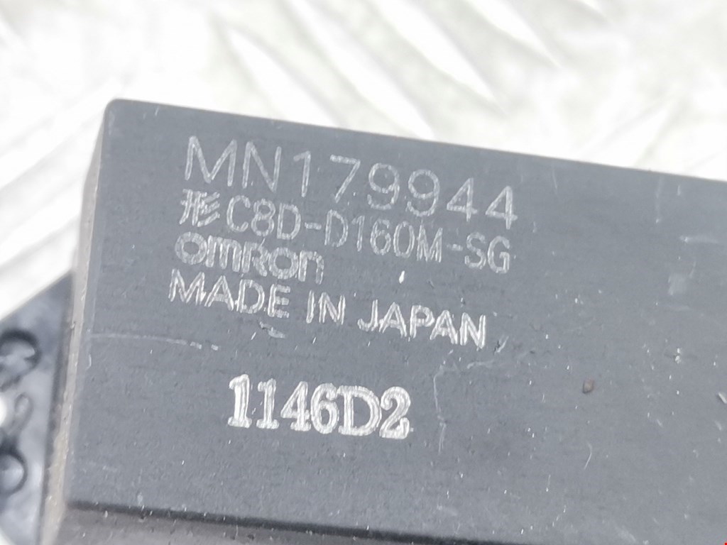 Кнопка стеклоподъемника MITSUBISHI Pajero Sport 1998-2008