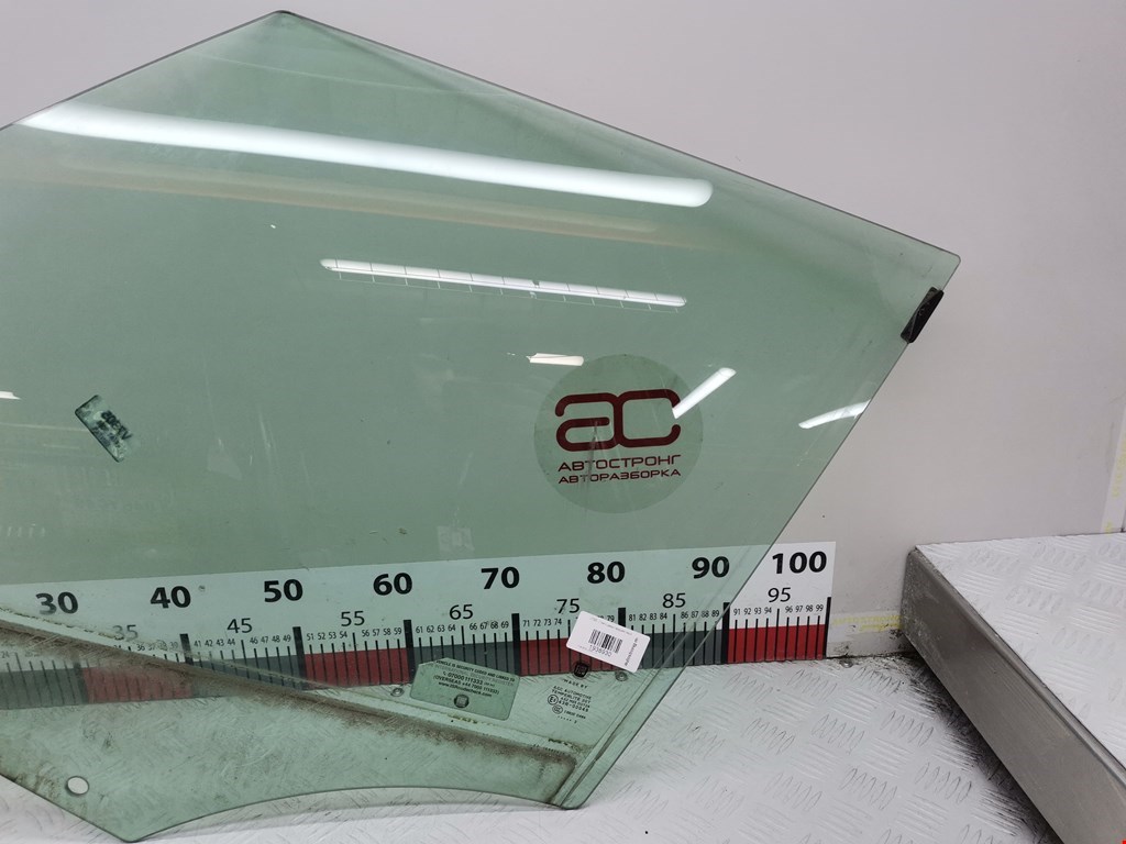 Стекло двери переднее левое FIAT 500L 2012-н.в.