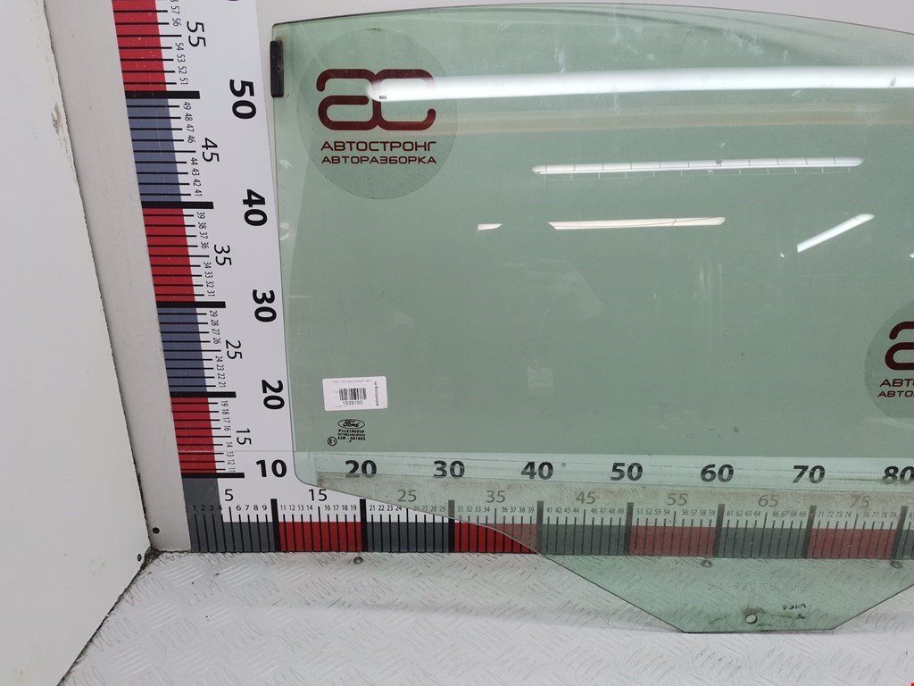 Стекло двери переднее правое FORD KA 2009-2016