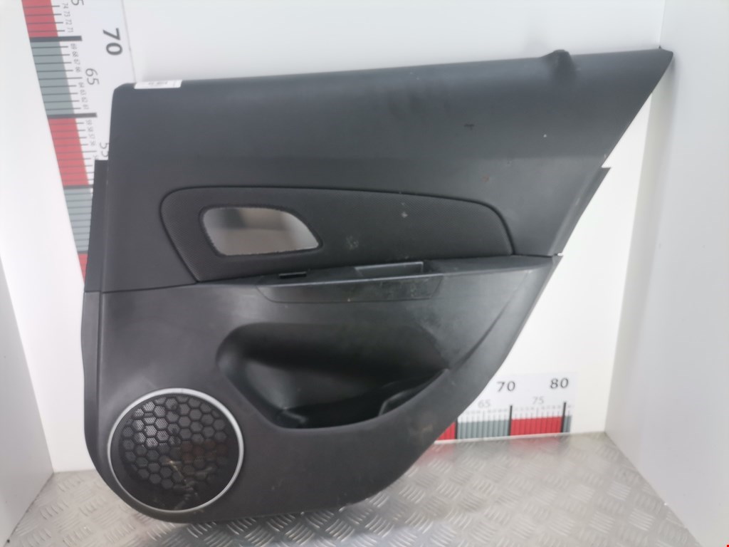 Обшивка двери задняя правая CHEVROLET Cruze 2009-2015
