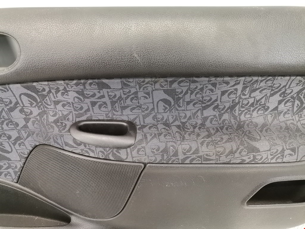 Обшивка двери передняя правая PEUGEOT 206 1998-2012