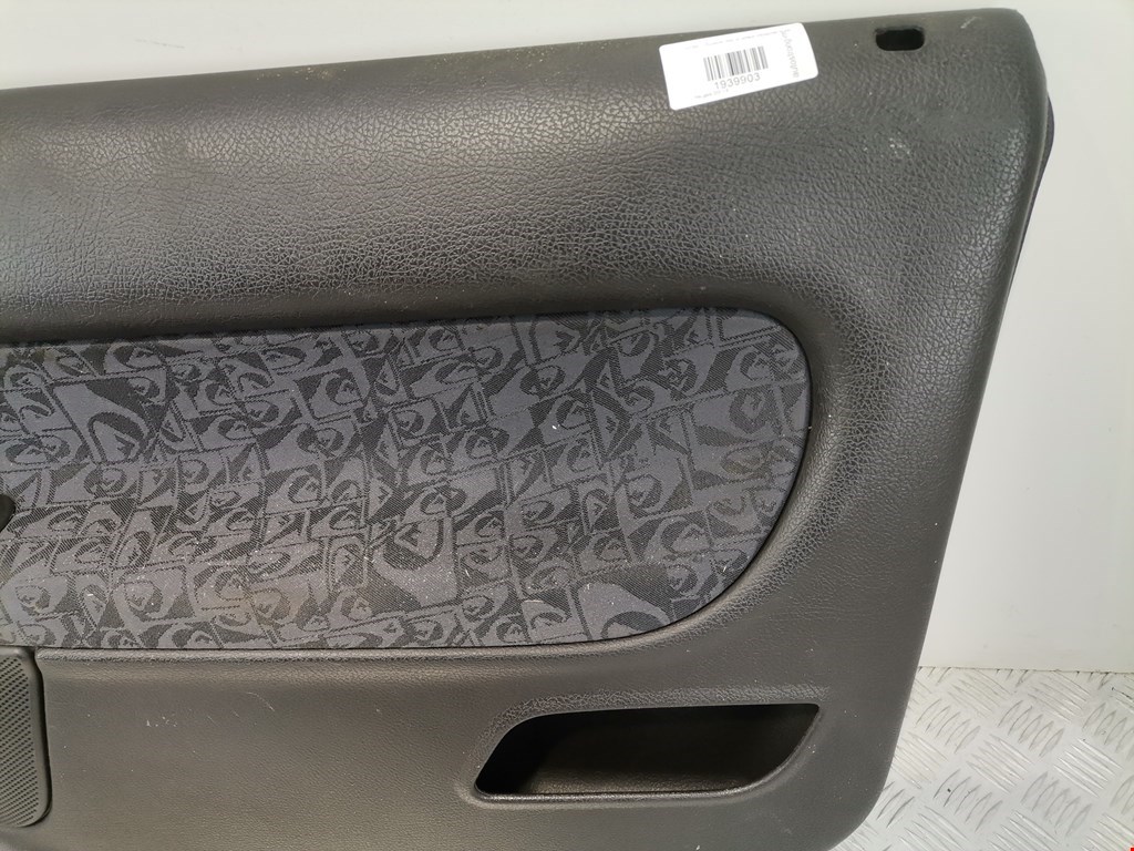 Обшивка двери передняя правая PEUGEOT 206 1998-2012