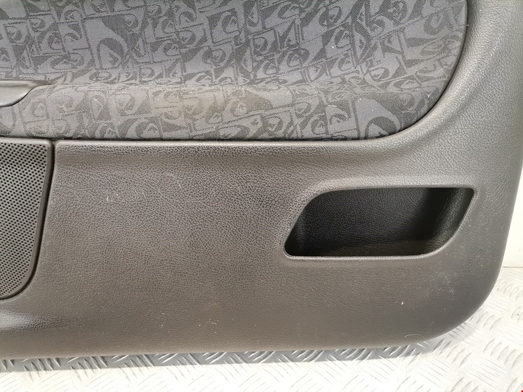 Обшивка двери передняя правая PEUGEOT 206 1998-2012