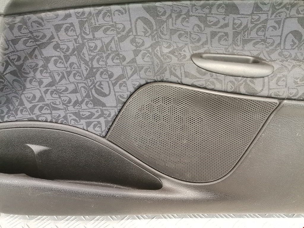 Обшивка двери передняя правая PEUGEOT 206 1998-2012