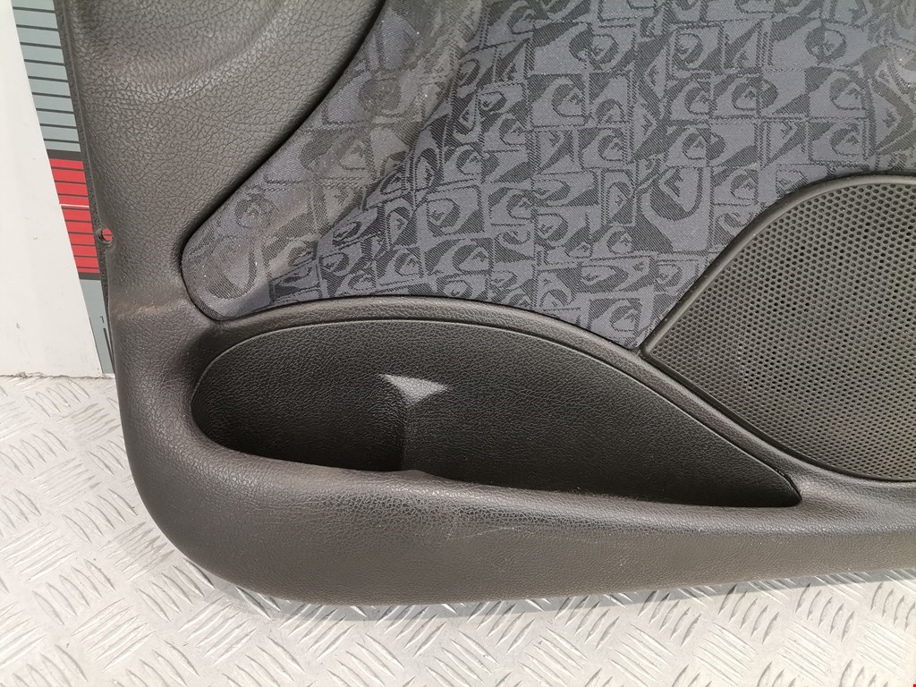 Обшивка двери передняя правая PEUGEOT 206 1998-2012