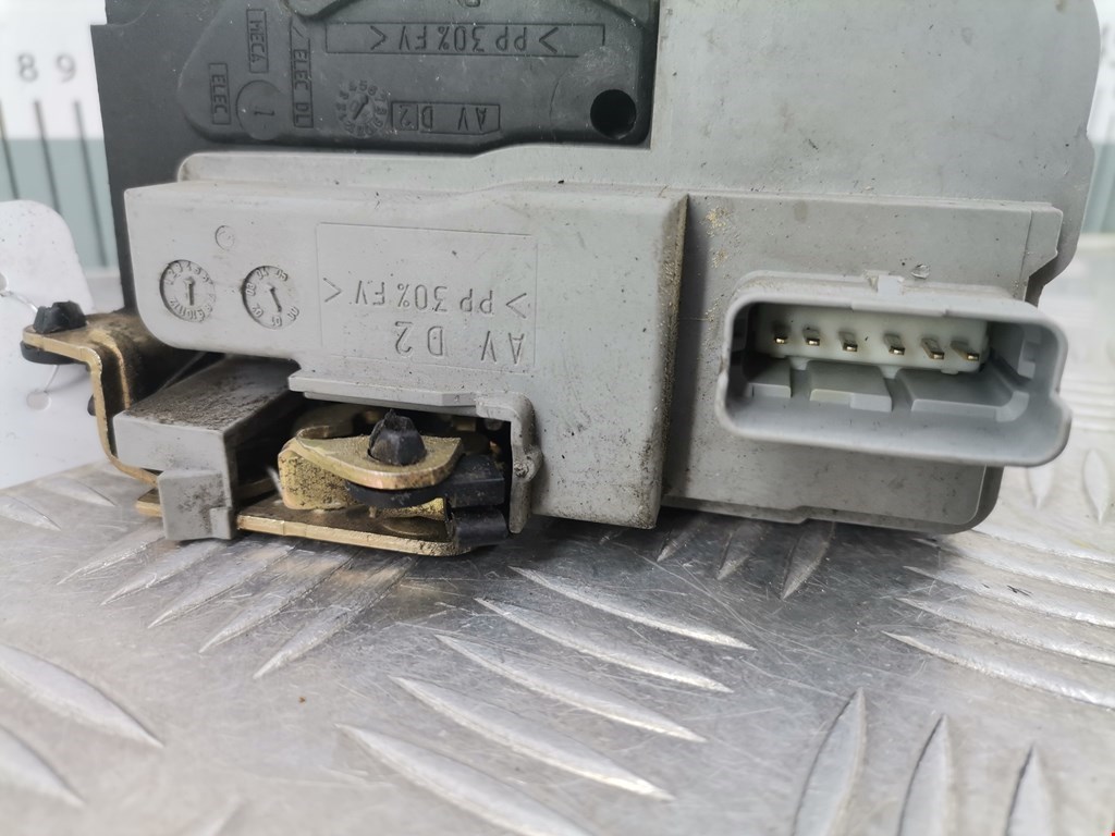 Замок двери передней правой PEUGEOT 206 1998-2012