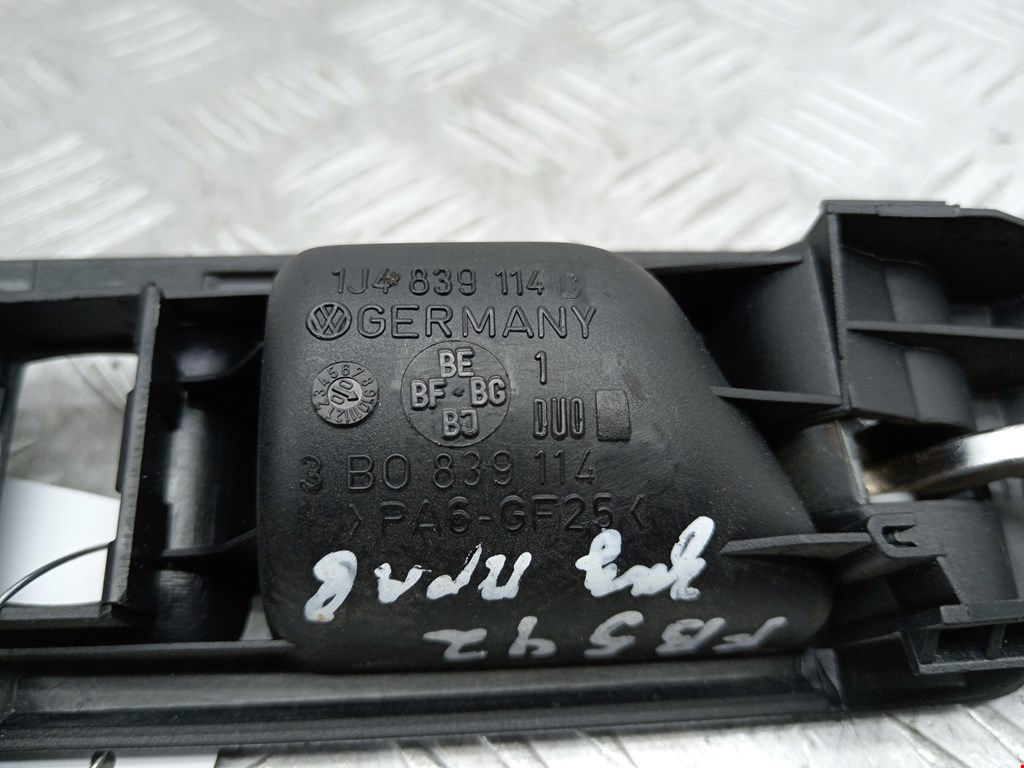 Ручка дверная задняя внутренняя правая VOLKSWAGEN Golf IV 1997-2003