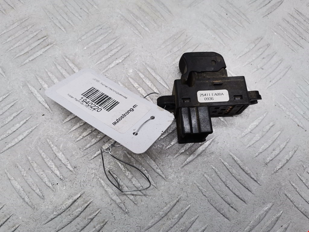 Кнопка стеклоподъемника NISSAN Pathfinder R51M 2004-2014