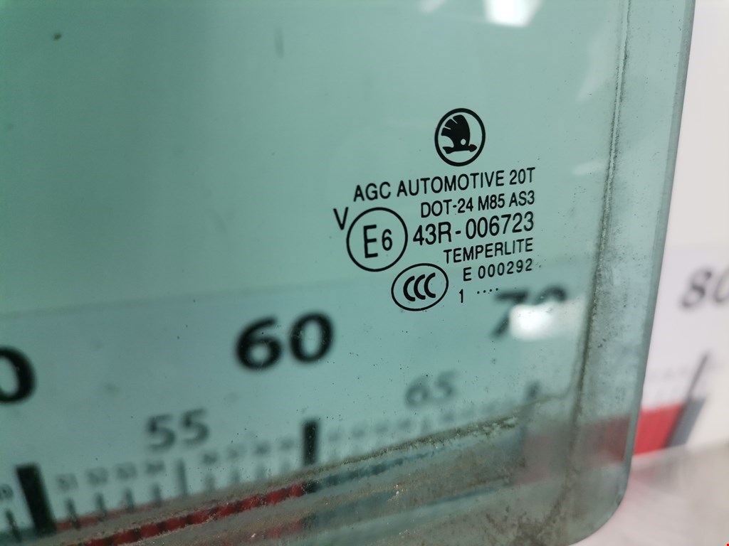 Стекло двери заднее левое SKODA Fabia MK2 5J 2007-2014