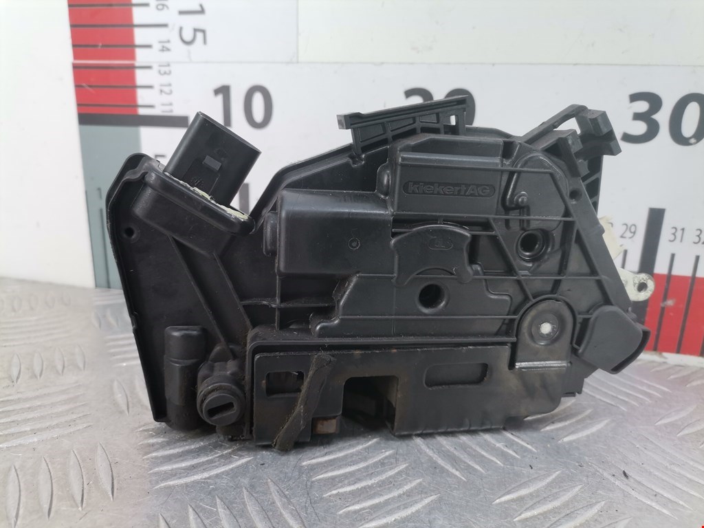 Замок двери задней левой SKODA Fabia MK2 5J 2007-2014