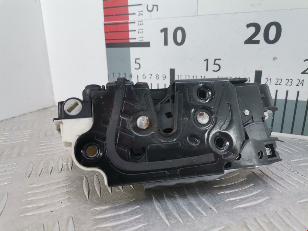 Замок двери задней левой SKODA Fabia MK2 5J 2007-2014