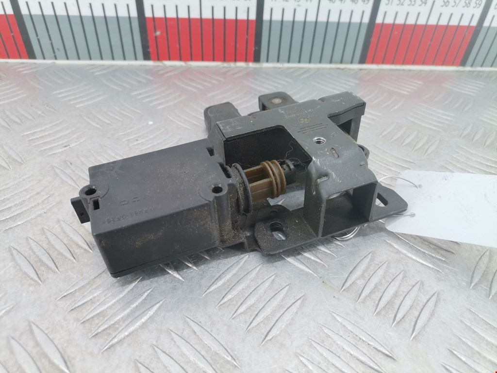 Замок багажника (крышки двери) BMW 5er 5 серия E39 1995-2004