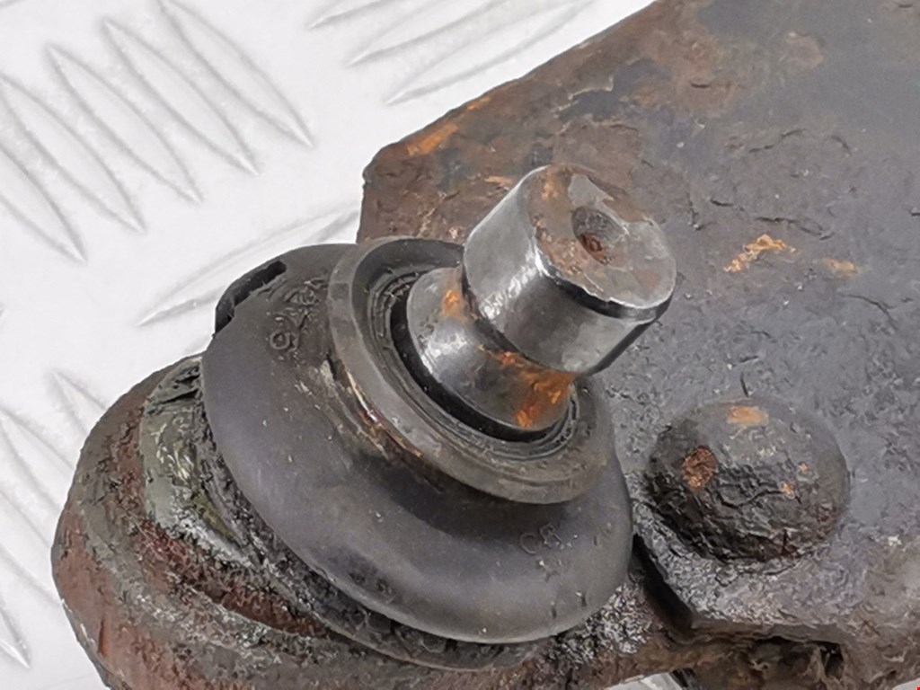 Рычаг передний левый FORD Focus I 1998-2005