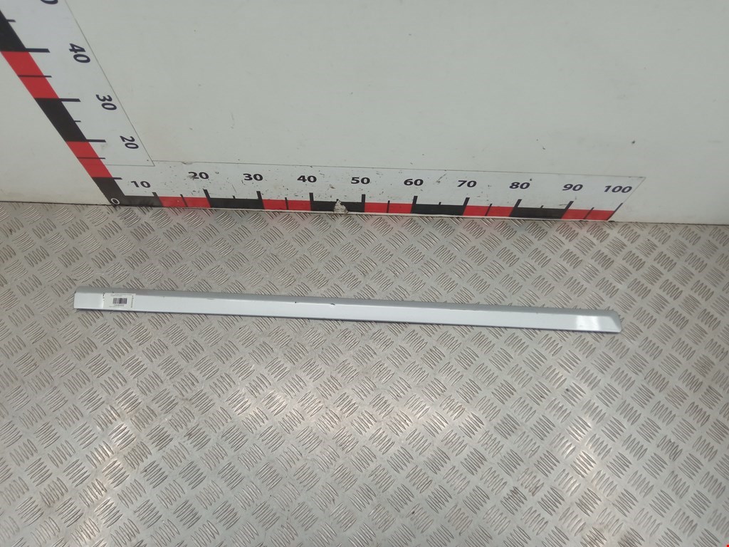 Накладка (молдинг) двери передней левой Skoda Octavia 1Z (2004-2013)