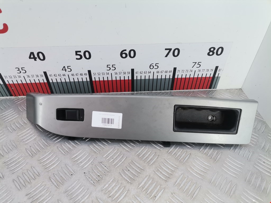 Кнопка стеклоподъемника JEEP Patriot 2007-2017