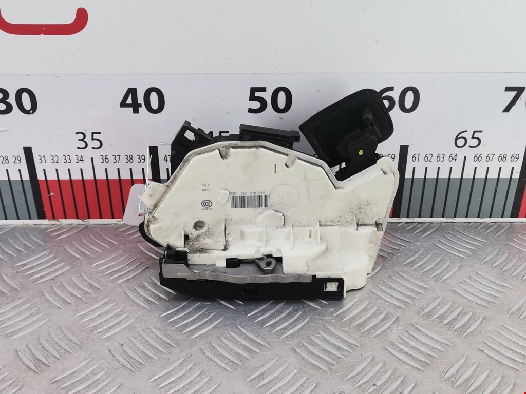 Замок двери задней левой SKODA Rapid 2012-2020