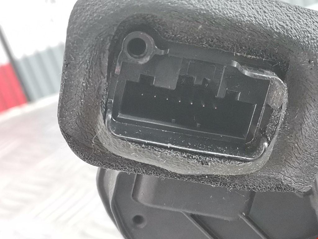 Замок двери задней левой SKODA Rapid 2012-2020