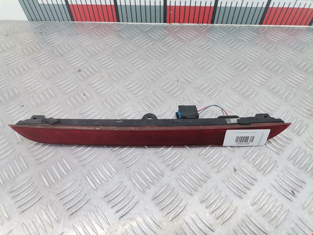 Фонарь дополнительный тормозной (стоп-сигнал) Jaguar X-Type (2001-2009)