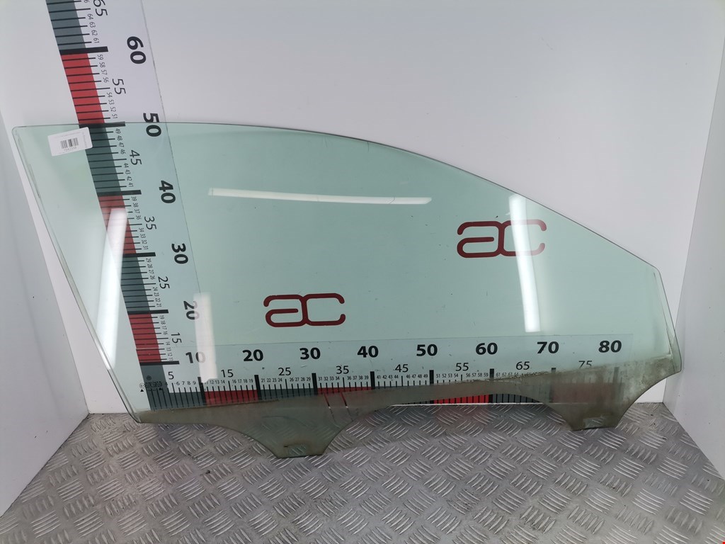 Стекло двери передней правой Volkswagen Passat 5 (1996-2000)