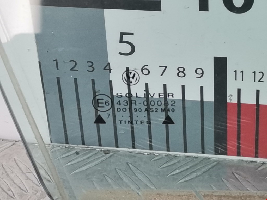 Стекло двери переднее правое VOLKSWAGEN Passat B5 1997-2005