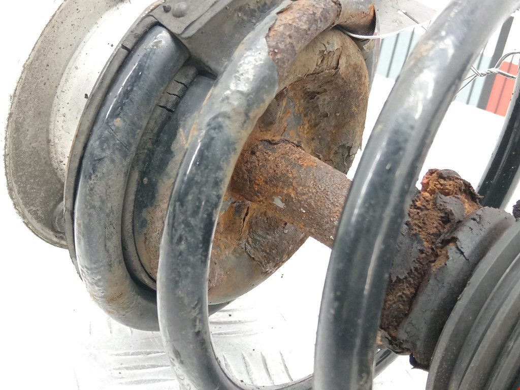 Амортизатор передний левый BMW X3 E83 2003-2010