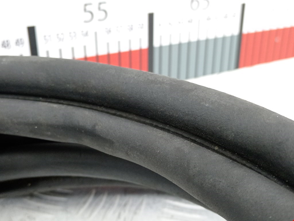 Уплотнитель (наружный) RENAULT Megane II 2002-2009