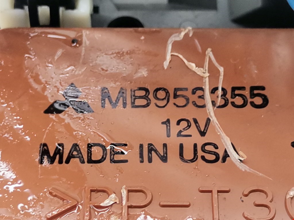 Блок реле MITSUBISHI Space Star 1999-2006