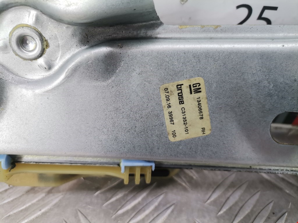 Стеклоподъемник задний правый OPEL Astra K 2015-2021