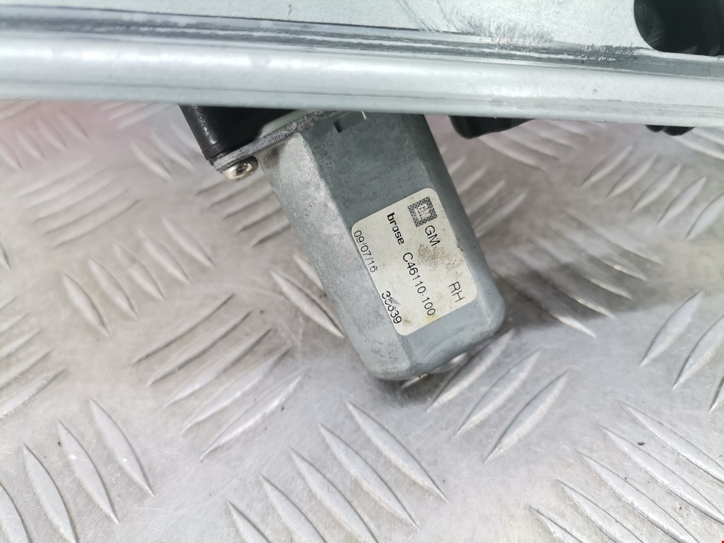 Стеклоподъемник задний правый OPEL Astra K 2015-2021