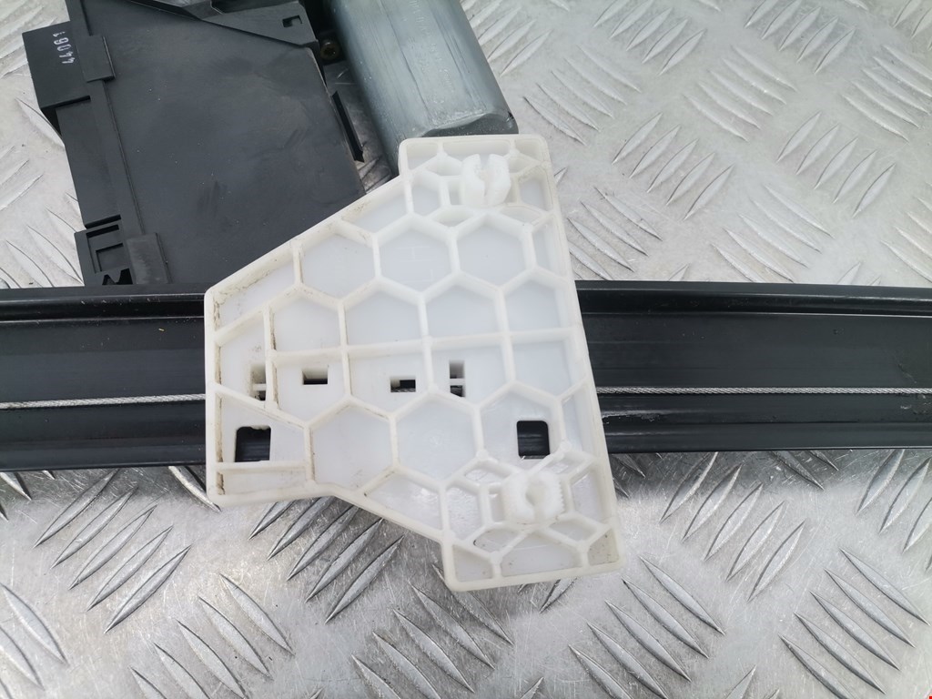 Стеклоподъемник задний левый AUDI A4 B6 2001-2005