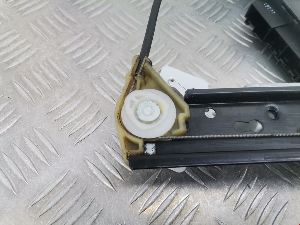 Стеклоподъемник задний левый AUDI A4 B6 2001-2005