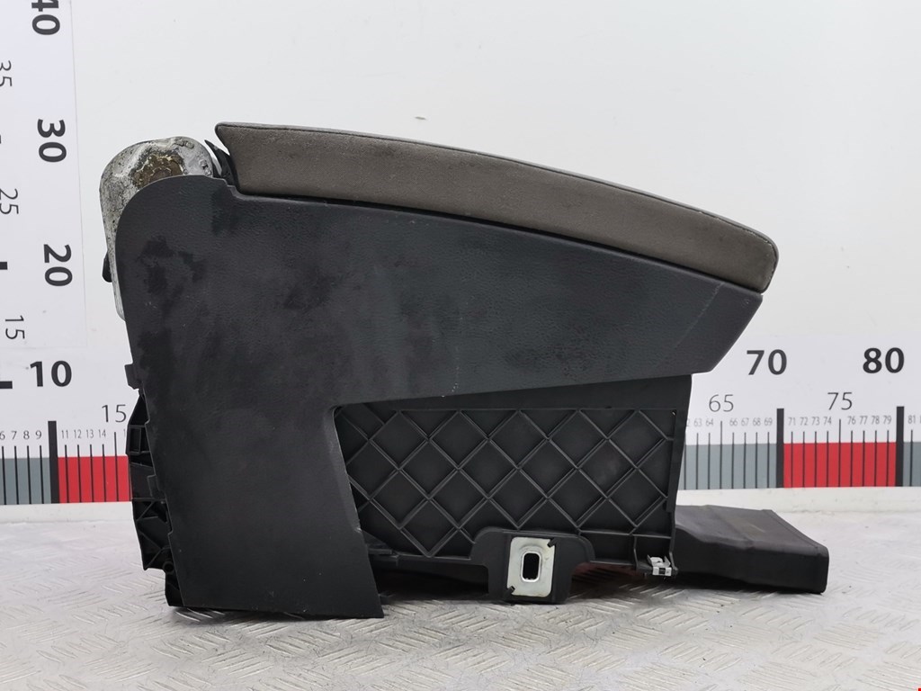 Подлокотник в салон VOLKSWAGEN Passat B6 2005-2011