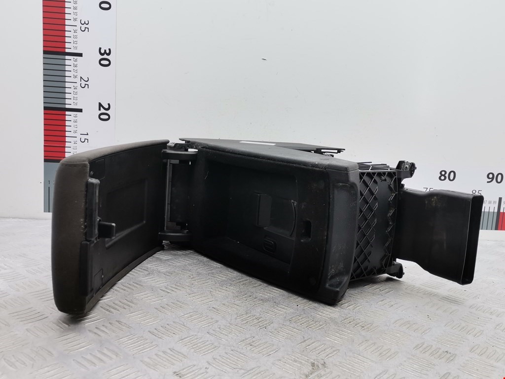 Подлокотник в салон VOLKSWAGEN Passat B6 2005-2011