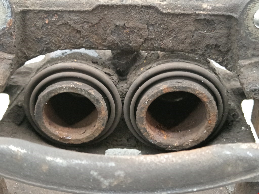 Суппорт передний левый OPEL Vivaro A 2001-2014