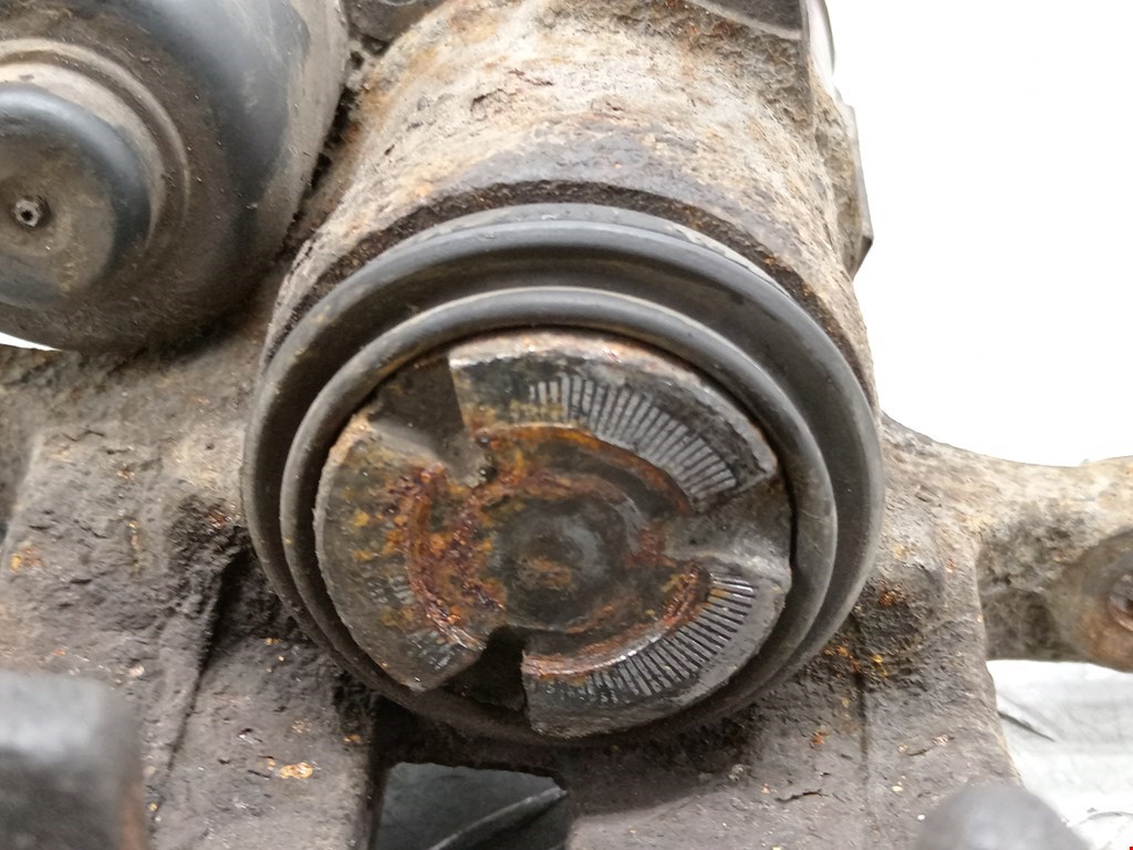 Суппорт задний левый VOLKSWAGEN Passat B6 2005-2011