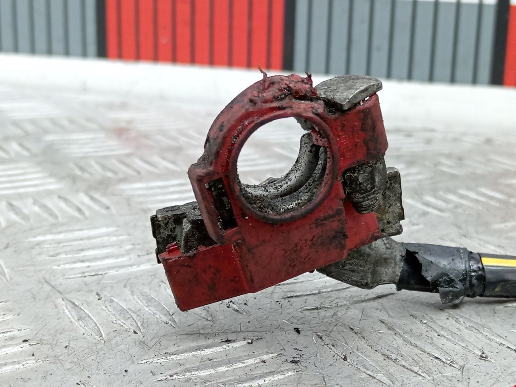 Клемма аккумулятора (плюс) + NISSAN Almera N16 2000-2006