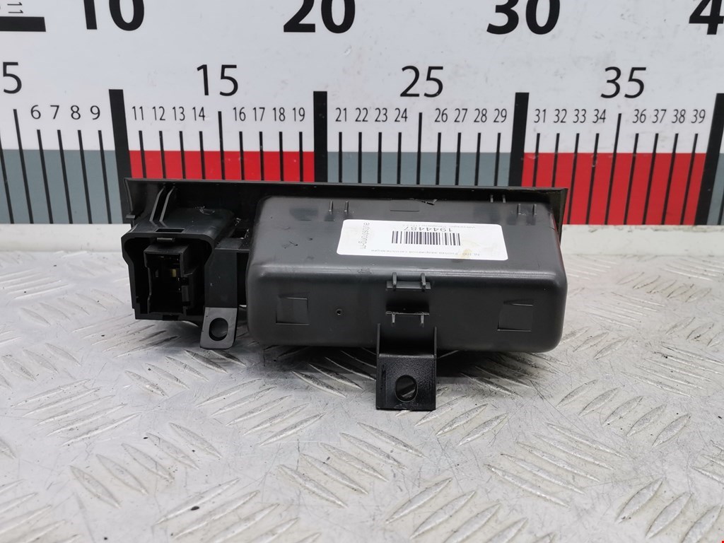 Кнопка аварийной сигнализации (аварийки) VOLKSWAGEN Transporter T5 2003-2015