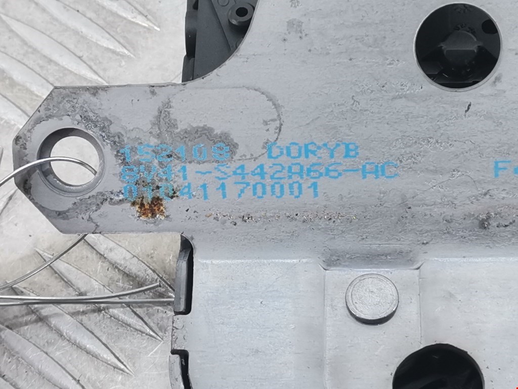 Замок багажника (крышки двери) FORD Kuga 2008-2012