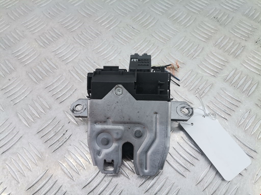 Замок багажника (крышки двери) FORD Kuga 2008-2012