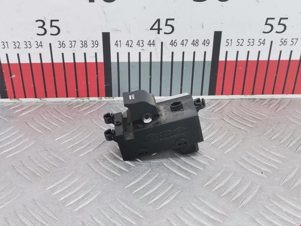 Кнопка стеклоподъемника HYUNDAI i40 2011-2019