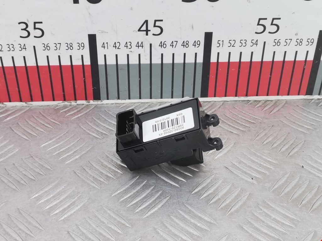 Кнопка стеклоподъемника HYUNDAI i40 2011-2019