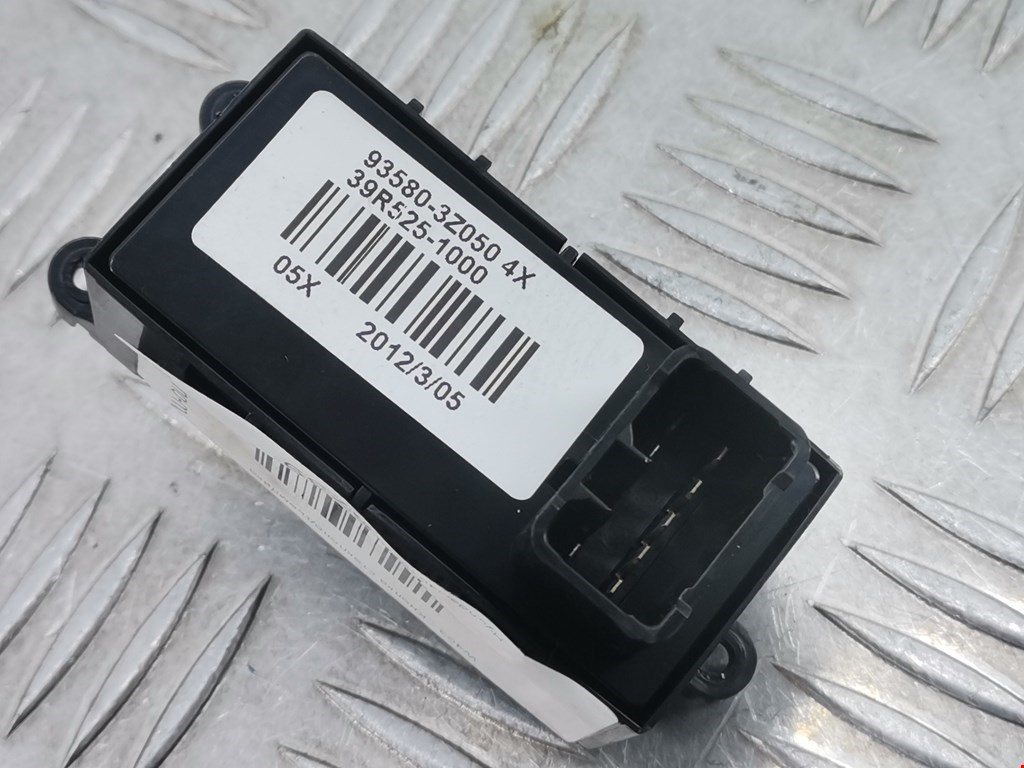 Кнопка стеклоподъемника HYUNDAI i40 2011-2019