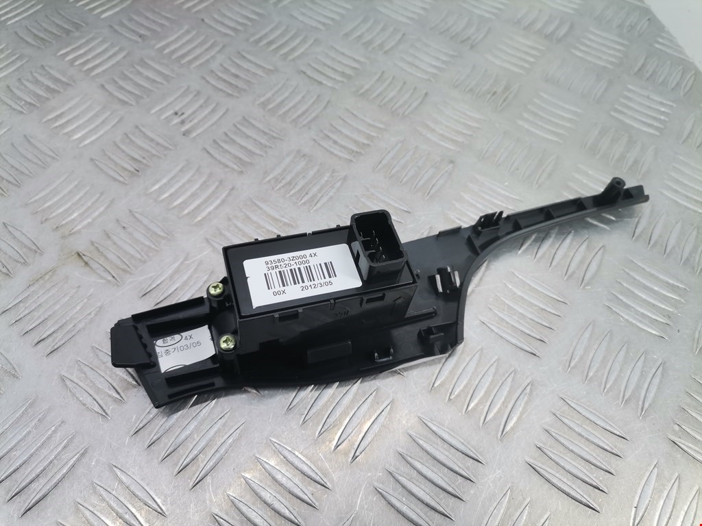 Кнопка стеклоподъемника HYUNDAI i40 2011-2019