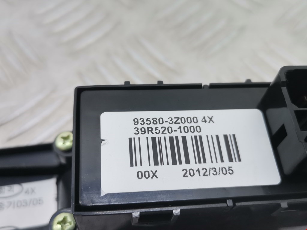 Кнопка стеклоподъемника HYUNDAI i40 2011-2019