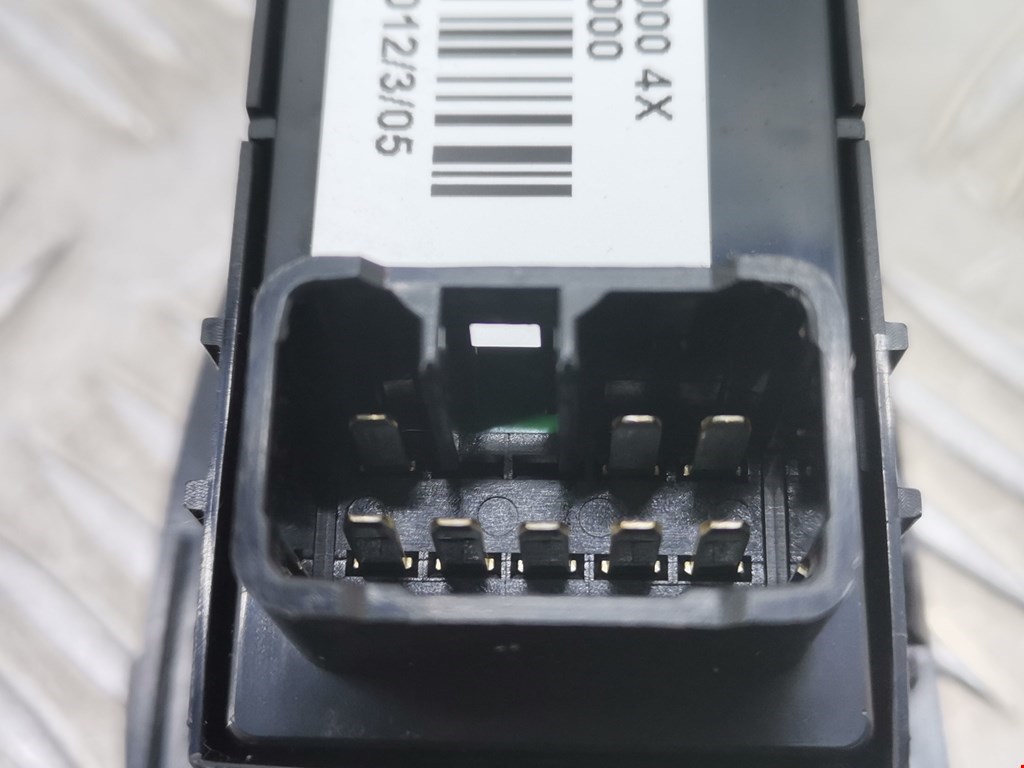 Кнопка стеклоподъемника HYUNDAI i40 2011-2019