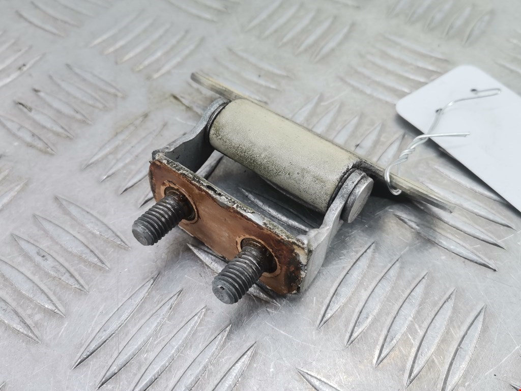 Петля крышки (двери) багажника Toyota Prius 2 (XW20) (2003-2009)